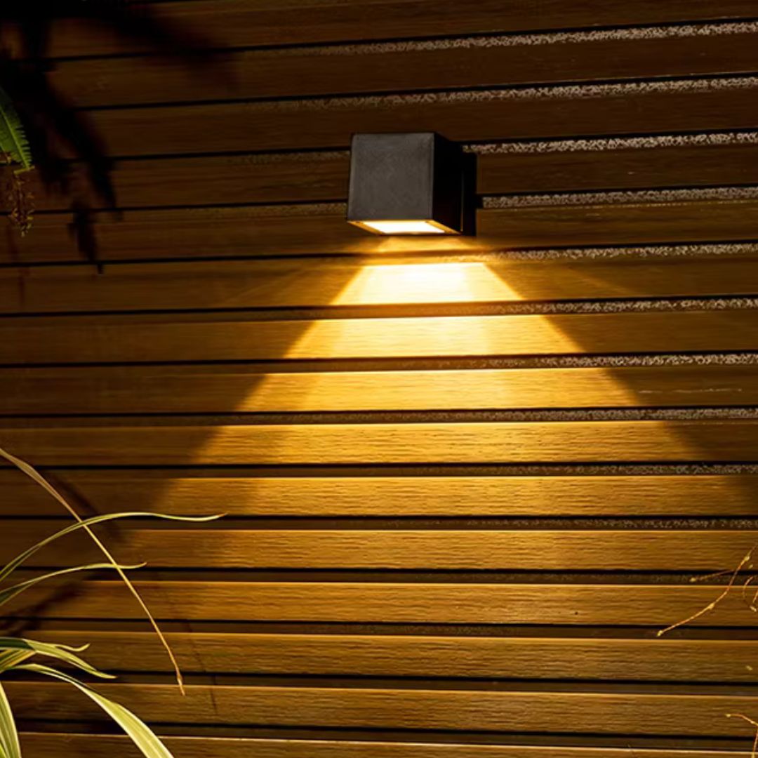 Sunlight - Elegant dekorativ vägglampa med solceller